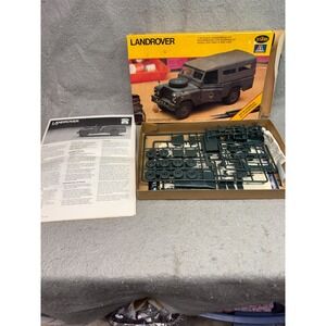 LANDROVER  1981 Model Kit 1/35 Scale Testors Italeri  859 Open Box